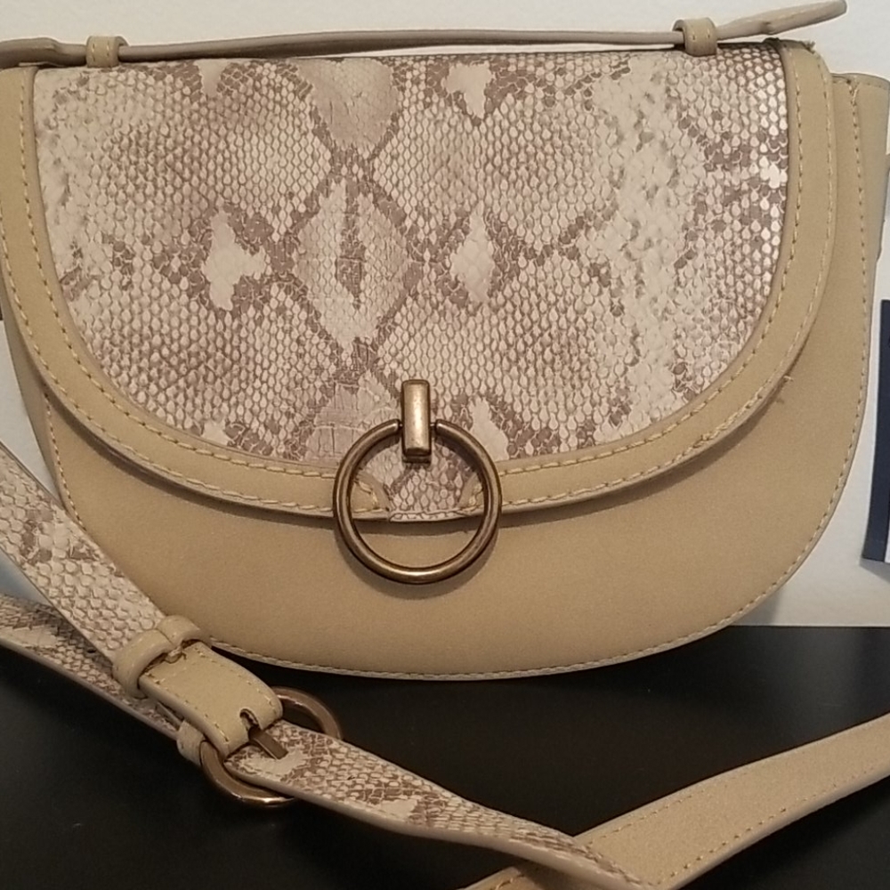 Universal Thread Purse - Picture 2 of 3
